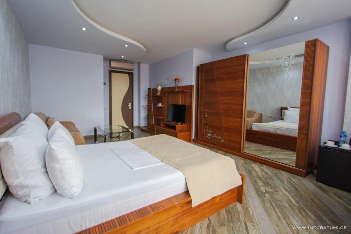 Hotel Light Palace Μπατούμι Εξωτερικό φωτογραφία