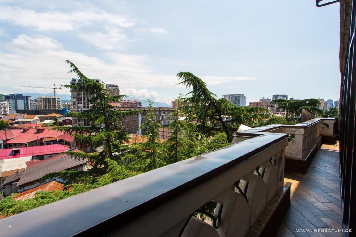 Hotel Light Palace Μπατούμι Εξωτερικό φωτογραφία