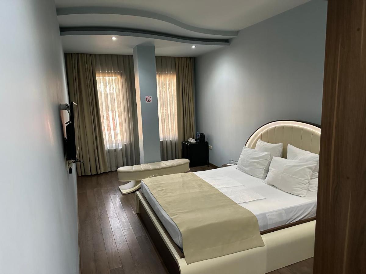 Hotel Light Palace Μπατούμι Εξωτερικό φωτογραφία