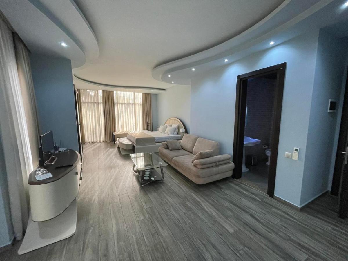 Hotel Light Palace Μπατούμι Εξωτερικό φωτογραφία