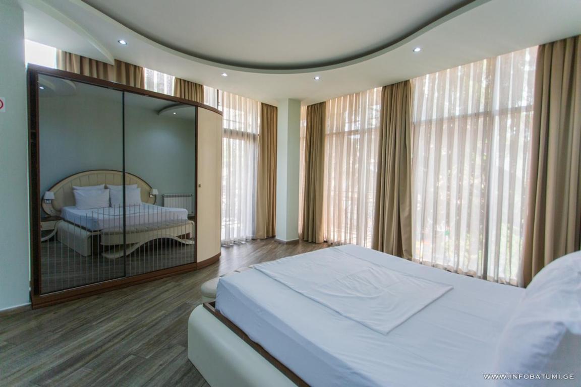 Hotel Light Palace Μπατούμι Εξωτερικό φωτογραφία